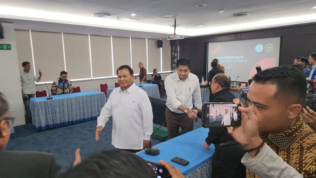 Pada Jumat, 19 Januari 2024, calon presiden nomor urut 2, Prabowo Subianto, didampingi oleh eks-politikus PDI-P, Maruarar Sirait, mengunjungi kantor Persekutuan (Sumber foto : Detik.com)