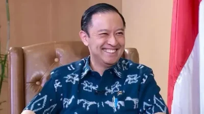 Thomas 'Tom' Lembong, mantan Kepala Badan Koordinasi Penanaman Modal (BKPM), menjadi pusat perbincangan hangat usai disebut berulang kali dalam debat cawapres (Sumber foto : Kabar24)