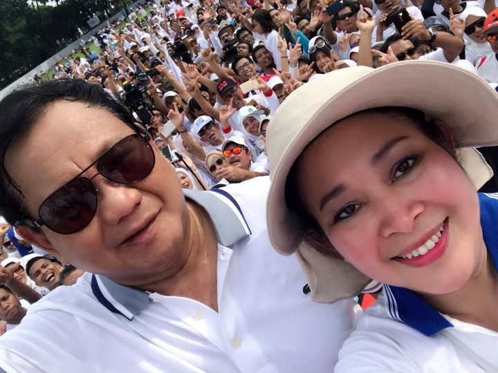 Titiek Soeharto, putri dari mantan Presiden Soeharto, mengukir langkah menuju Senayan sebagai anggota DPR RI dari Partai Gerindra di Dapil DI Yogyakarta. Dalam hasil ( Sumber foto : Hai Bunda)