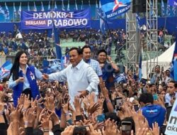 Prabowo Subianto Tepis Isu Sakit, Hadiri Kampanye Demokrat dan Berjoget Bersama Warga
