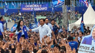 - Calon presiden nomor urut 2, Prabowo Subianto, menepis keras isu yang menyebutkan dirinya sakit. Pada Kamis, 1 Februari 2024, Prabowo tampil hadir dengan semangat pada (Sumber foto : Suara.com)