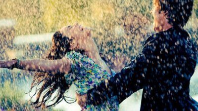 Manfaat Bercerita Saat Hujan Bersama Pasangan: Menciptakan Koneksi yang Mendalam serta Kualitas Waktu yang Baik