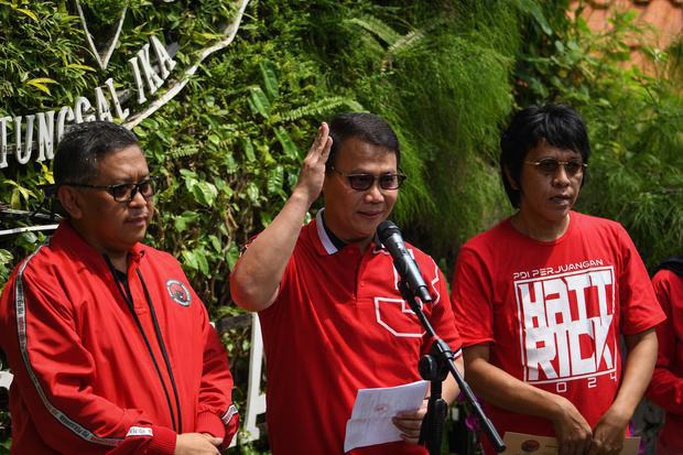 Politikus dari Partai Demokrasi Indonesia Perjuangan (PDIP), Adian Napitupulu, menyatakan optimisme terkait kemungkinan pertemuan antara Ketua Umum PDIP (Sumber foto : Katadata)
