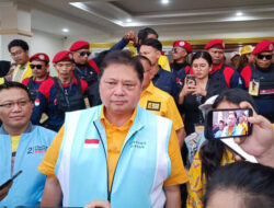 Airlangga Merespons Santai Sindiran Hasto terkait Makan Siang Jokowi-Prabowo