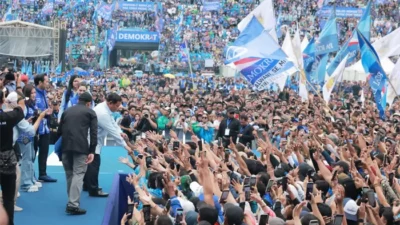 Calon Presiden nomor urut 2, Prabowo Subianto, menyampaikan sindiran kepada pihak yang menentang kebijakan hilirisasi sumber daya alam (SDA) yang digagas oleh Presiden (Sumber foto : JawaPos)