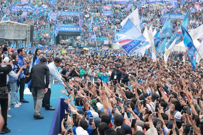 Calon Presiden nomor urut 2, Prabowo Subianto, menyampaikan sindiran kepada pihak yang menentang kebijakan hilirisasi sumber daya alam (SDA) yang digagas oleh Presiden (Sumber foto : JawaPos)