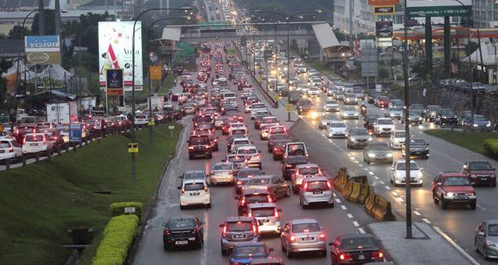 Bahaya di Jalan Umum (Sumber Foto. prihatinspanco.com)