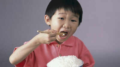 Ini Solusi anak hanya mau makan nasi (Sumber Foto. Grid.Id)