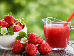 Ternyata Ini Resep Buat Jus Stroberi yang Tidak Asam