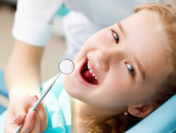 Tips Menjaga Kesehatan Gigi Anak: Pentingnya Membiasakan Perawatan Mulai Dini