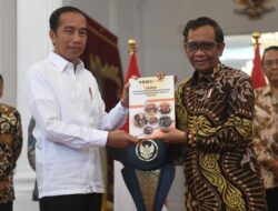 Presiden Jokowi Akan Pecat Mahfud MD dari Menko Polhukam, Pengganti Belum Diumumkan