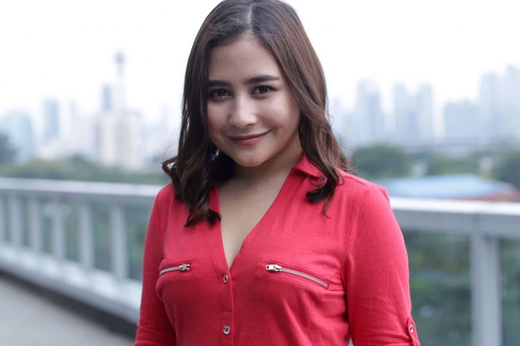 Prilly Latuconsina Ungkap Rahasia Awet Muda Saat Buka Puasa (Sumber foto : Kompas)