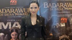 Aktris berbakat Dinda Kanya Dewi mengungkapkan tantangan besar yang dihadapinya dalam proses pembuatan film terbarunya, "Badarawuhi di Desa Penari (Sumber foto : Tabloid Bintang)