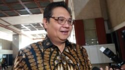 Ketua Umum DPP Partai Golkar, Airlangga Hartarto, menyatakan bahwa partainya terbuka dan tidak keberatan atas rencana calon presiden pemenang (Sumber foto : Kompas)