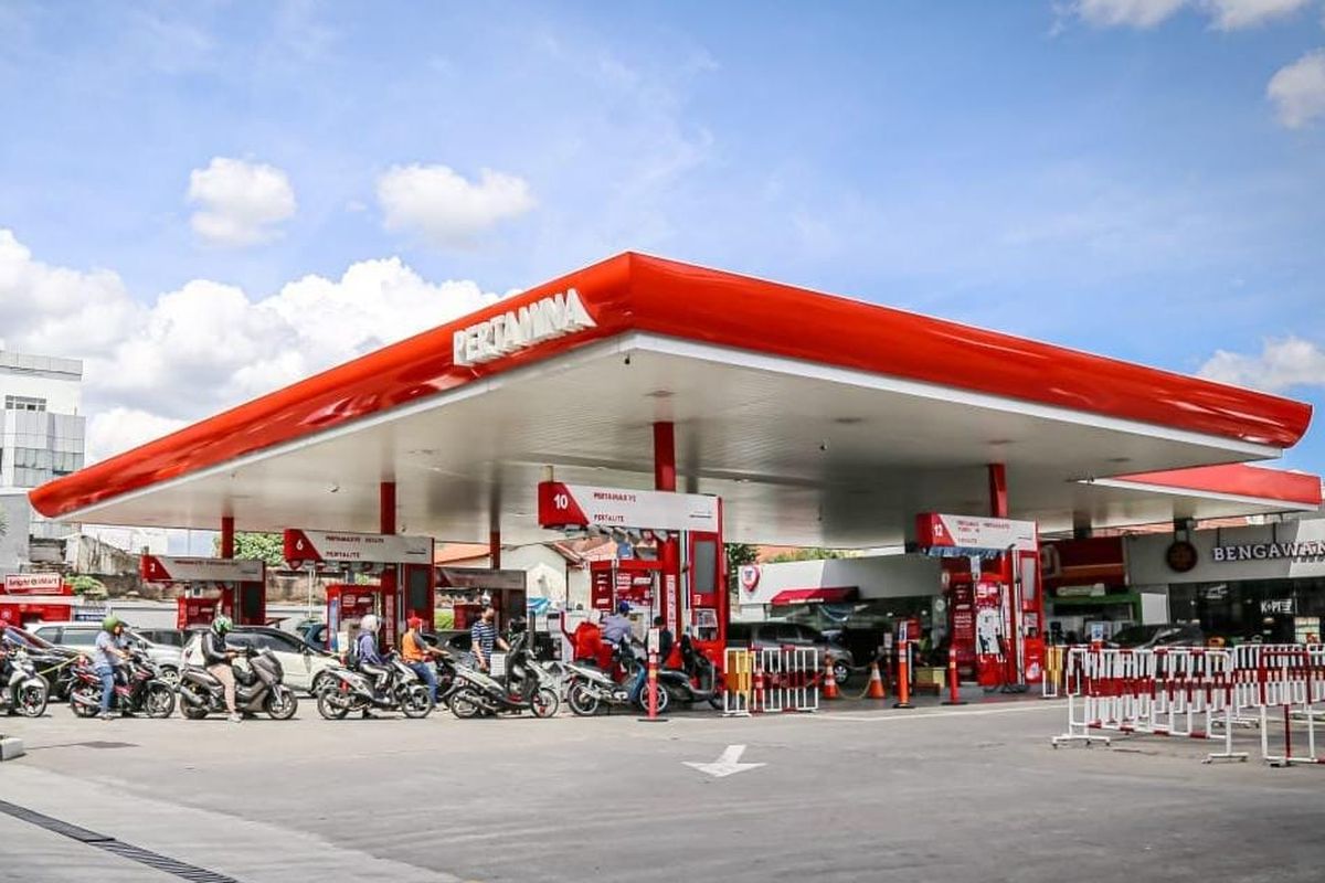 Pemerintah Republik Indonesia merencanakan pembatasan penyaluran bahan bakar minyak (BBM) bersubsidi jenis Pertalite (RON 90) mulai tahun ini. (Sumber foto: Kompas)