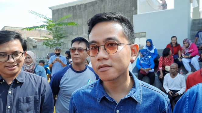 Calon Wakil Presiden terpilih dari Pilpres 2024, Gibran Rakabuming Raka, dengan tegas menyatakan bahwa ayahnya, Presiden Joko Widodo (Jokowi) ( Sumber foto : Viva)