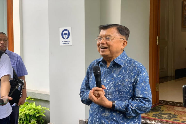 Mantan Wakil Presiden RI, Jusuf Kalla, mengungkapkan prediksinya mengenai kondisi keuangan pemerintah yang akan datang. Dalam acara Election Talk #4 di Auditorium (Sumber fioto: Bisnis.com)