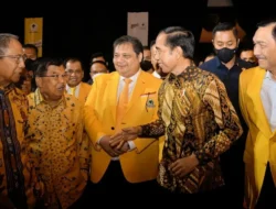 Jokowi Bungkam Saat Ditanya Soal Kemungkinan Masuk Partai Golkar