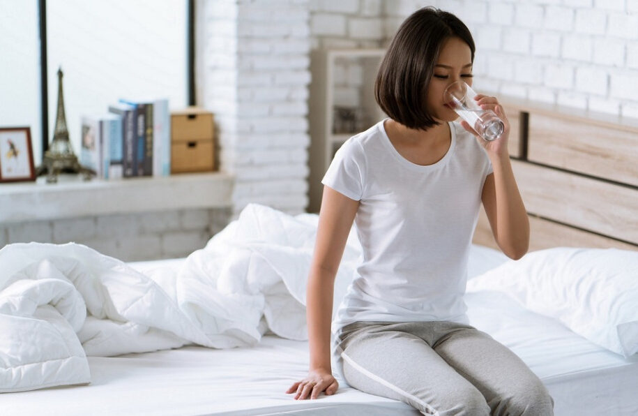Kurang minum air juga bahaya lo buat tubuh (Sumber Foto. Ubeuty.com)