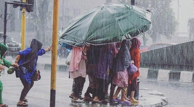 Reveresi kegiata aat hujan (sumber Foto. tribunnews.com)