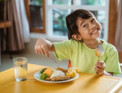 Melibatkan Anak dalam Membuat Menu Sarapannya, Ini Tips Simpel Bikin Anak Tidak Nolak saat Disuruh Sarapan