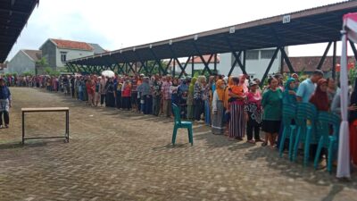 Dinas Perdagangan dan Perindustrian (Disdagperin) Kabupaten Pati menggelar pasar murah di Alun-alun Kembang joyo pada Rabu 6 Maret 2024. Dalam acara tersebut setidaknya (Jurnalindo.com)