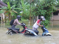 Jalan Penghubung Antara Kecamatan Winong dan Jakenan Lumpuh Total, Ketinggian Air 60 cm