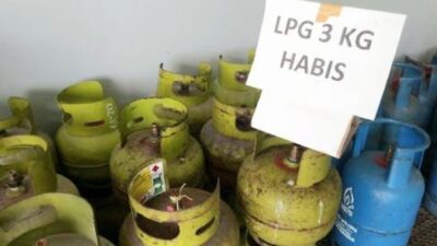 Sejumlah pedagang gorengan di Kabupaten Pati mengeluh untuk mendapatkan tabung LPG 3 Kilogram (kg) atau gas melon di bulan ramadhan. (Sumber foto : Jurnalindo.com)