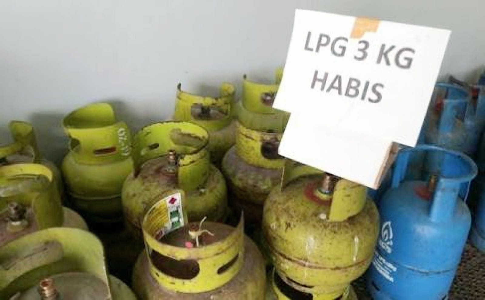 Sejumlah pedagang gorengan di Kabupaten Pati mengeluh untuk mendapatkan tabung LPG 3 Kilogram (kg) atau gas melon di bulan ramadhan. (Sumber foto : Jurnalindo.com)