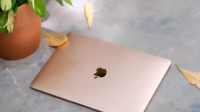 Apple baru-baru ini secara resmi mengumumkan penghentian produksi Macbook Air M1, tetapi pengguna masih memiliki kesempatan untuk (Sumber foto : Nesw18)