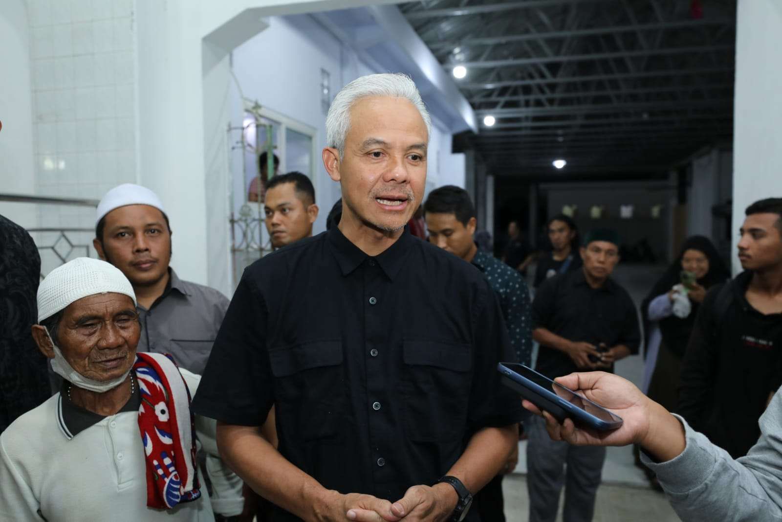 Ganjar Pranowo, mantan Gubernur Jawa Tengah, memberikan tanggapan terkait laporan yang dilaporkan ke Komisi Pemberantasan Korupsi (KPK) oleh Indonesia Police Watch (Sumber foto : RRI)