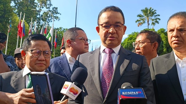 Pada Selasa (22/4), suasana di Gedung Mahkamah Konstitusi (MK) semakin tegang dengan kedatangan kedua pasangan calon presiden dan wakil presiden (Sumber foto : Kumparan)