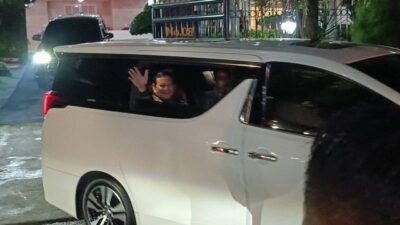 Capres dan cawapres terpilih, Prabowo Subianto dan Gibran Rakabuming Raka, membuat kedatangan mereka yang penuh antisipasi ke Kompleks Istana (Sumber foto Kumparan)