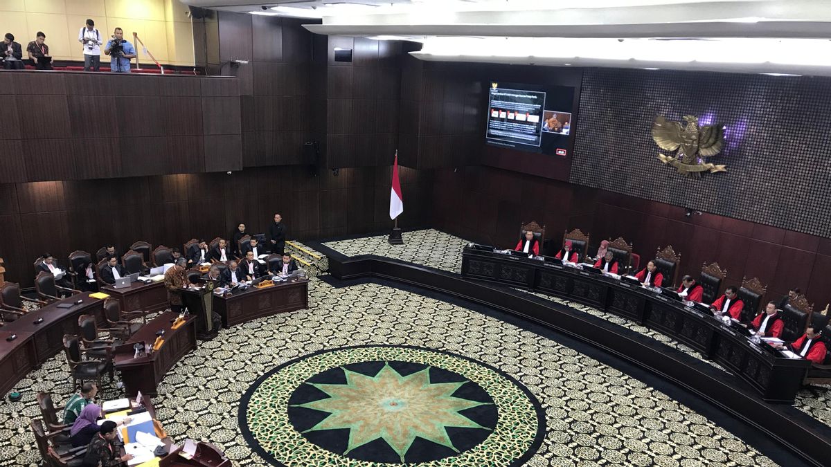 Mahkamah Konstitusi (MK) telah menolak permohonan Perselisihan Hasil Pemilihan Pemilu (PHPU) Pilpres 2024 yang diajukan oleh Paslon 01, Anies-Muhaimin (Sumber foto : VOI )