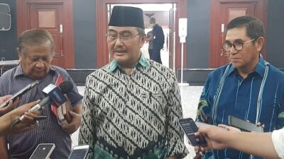 Mantan Ketua Mahkamah Konstitusi (MK), Jimly Asshiddiqie, melakukan kunjungan ke kediaman Presiden Kelima RI dan Ketua Umum PDI-P, Megawati (Sumber foto : Kompas)