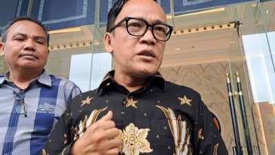 Ketua Umum organisasi relawan Jokowi Mania (JoMan), Immanuel Ebenezer, memberikan tanggapan tajam terhadap pernyataan sinis Sekretaris Jenderal (Sumber foto : Kompas)