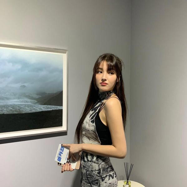 Nancy Jewel McDonie, atau yang akrab disapa Nancy, bukan hanya dikenal sebagai vokalis dan penari utama dari Momoland, sebuah grup musik (Sumber foto : Popbela)