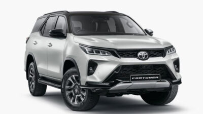 Toyota Fortuner 2.8 48V Mild Hybrid Electric Vehicle (MHEV) baru saja meluncur di Afrika Selatan pada 18 Maret 2024. Model ini hadir dalam tiga (Sumber foto : GridOto)