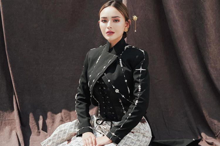 Hari Kartini yang jatuh pada tanggal 21 April, selalu menjadi momen yang penting bagi para wanita Indonesia. Tidak terkecuali bagi artis cantik Amanda Manopo (Sumber foto: Grid.id)
