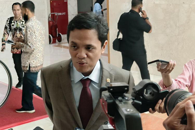 Wakil Ketua Umum Partai Gerindra, Habiburokhman, dengan tegas menyatakan dukungannya terhadap rencana pertemuan antara calon presiden (Sumber foto : Kompas)