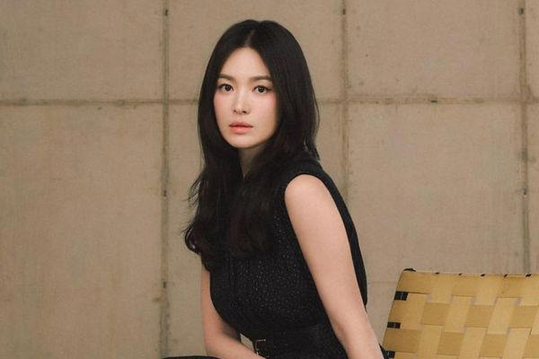 Song Hye Kyo, yang sering disebut sebagai 'Dewi Korea', telah lama menjadi salah satu ikon di dunia hiburan Korea. Keindahan wajahnya yang memesona (Sumber foto : Popbela)