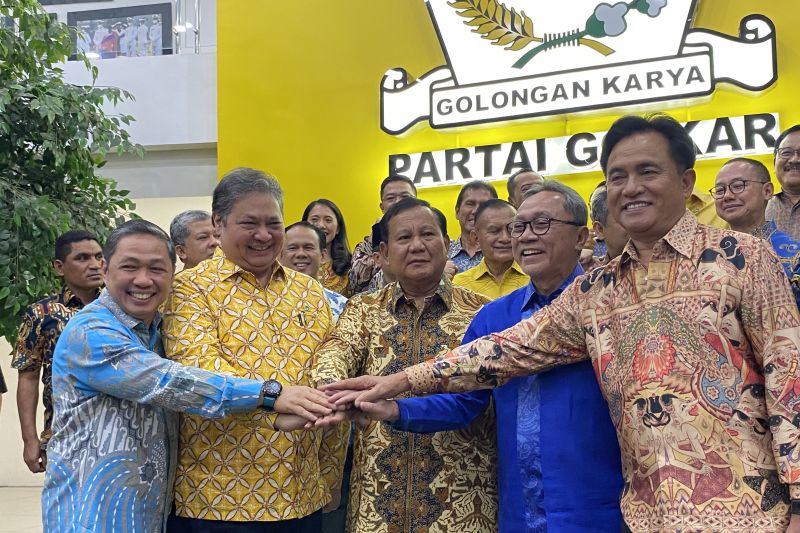 - Ketua Umum Partai Golkar, Airlangga Hartarto, menyatakan bahwa internal Koalisi Indonesia Maju (KIM) akan membahas secara mendalam jika (Sumber foto : Antara)