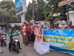 Berkah Bulan Ramadhan, MAN 1 Pati Bagikan Takjil dan Santuni Puluhan Anak Yatim