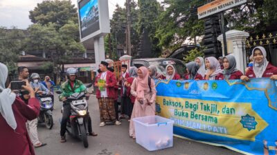 Berkah Bulan Ramadhan, MAN 1 Pati Bagikan Takjil dan Santuni Puluhan Anak Yatim