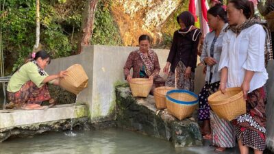 Rembang, 15 April 2024, Petani Kendeng yang tergabung dalam JM-PPK (Jaringan Masyarakat Peduli Pegunungan Kendeng) seperti biasa mengadakan (Jurnalindo.com)