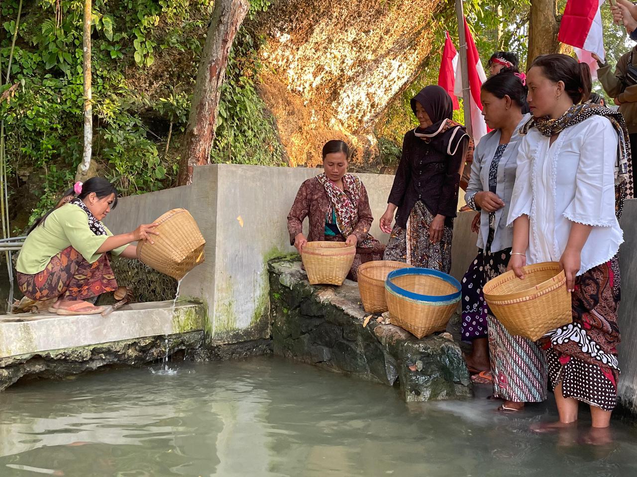 Rembang, 15 April 2024, Petani Kendeng yang tergabung dalam JM-PPK (Jaringan Masyarakat Peduli Pegunungan Kendeng) seperti biasa mengadakan (Jurnalindo.com)