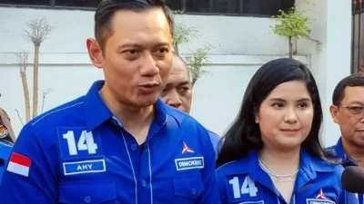 Ketua Umum Partai Demokrat, Agus Harimurti Yudhoyono (AHY), mengumumkan bahwa partainya akan menyerahkan segala keputusan terkait (Sumber foto : Jawa Pos)