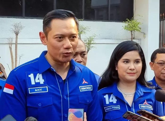 Ketua Umum Partai Demokrat, Agus Harimurti Yudhoyono (AHY), mengumumkan bahwa partainya akan menyerahkan segala keputusan terkait (Sumber foto : Jawa Pos)