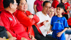Ketua Bidang Kehormatan DPP PDI-P, Komarudin Watubun, menyatakan bahwa Presiden Joko Widodo (Jokowi) tidak lagi menjadi bagian dari PDI-P ( Sumber foto : PSSI)