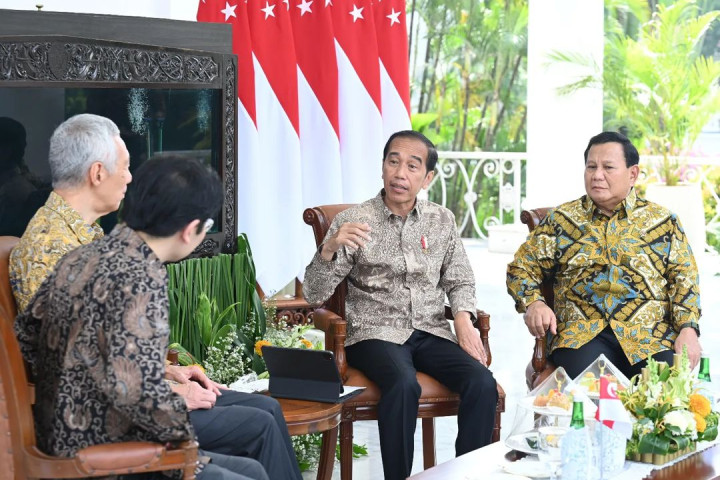 Pengamat politik dari Universitas Al Azhar Indonesia, Ujang Komarudin, menilai kehadiran Menteri Pertahanan Prabowo Subianto dalam hampir (Sumber foto : Limawaktu)